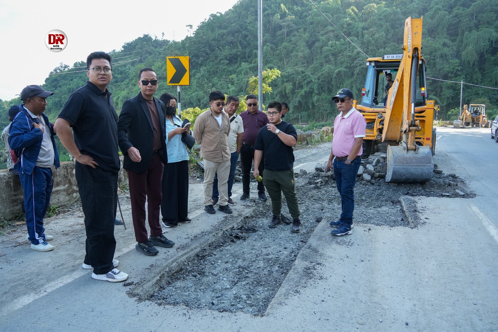 Serchhip DC hovin Serchhip-Aizawl inkar kawng NH-02 siam that hna  ‘Permanent Repairment’ thawh mekte endik a ni